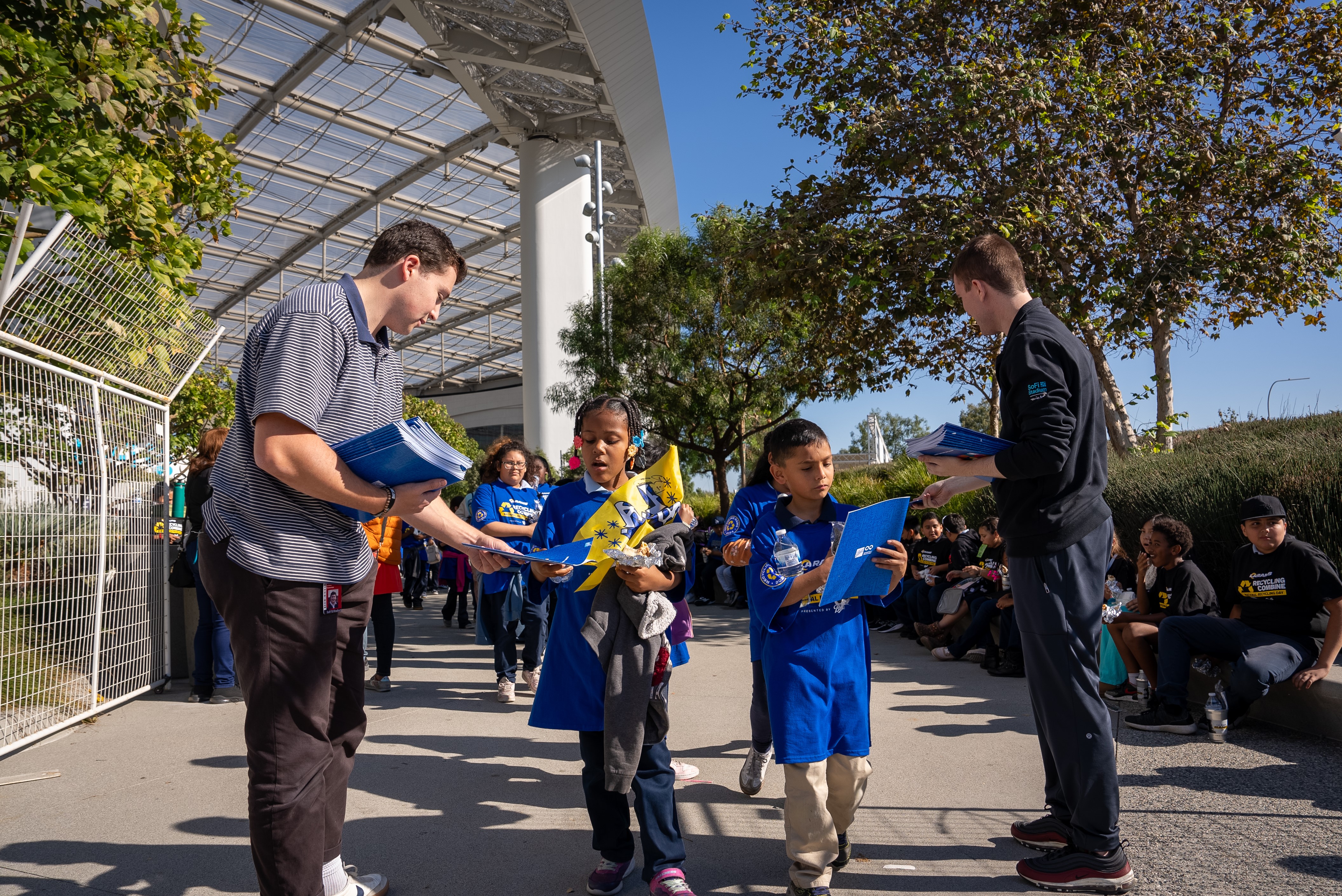 In honor of National Recycling Week in the U.S., Ball partnered with the Los Angeles Rams, Hollywood Park and Inglewood Unified School District to bring more than 300 students to SoFi Stadium for this year’s Recycling Combine, an annual event that educates students about the positive impact recycling has on our planet.